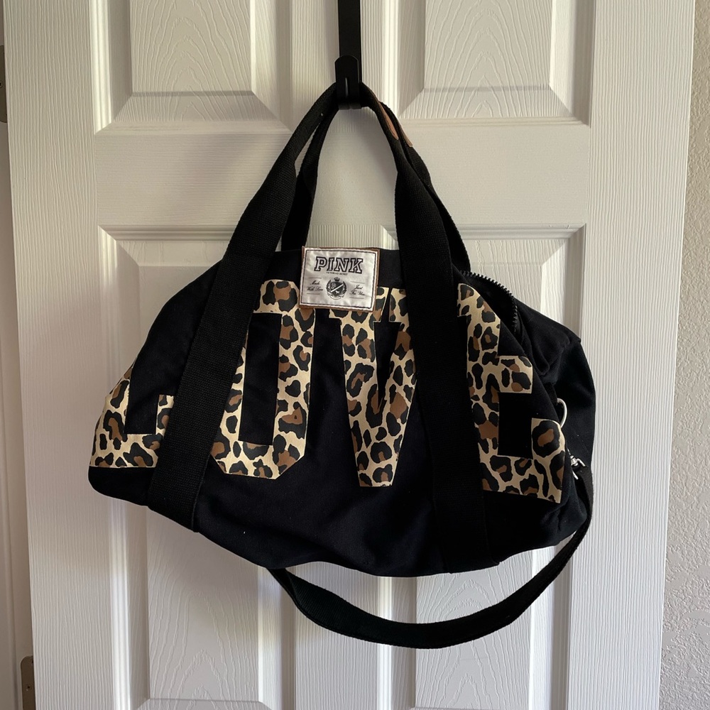 Victoria’s Secret PINK brand duffle bag. Pre-owned condition.